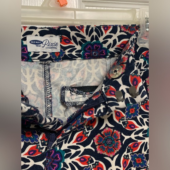 🎀3/$35 Old Navy pants🎀 - Picture 3 of 5